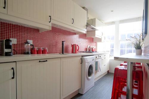 ALTIDO Perfect Location - Stylish 2bd Rose St Apartment