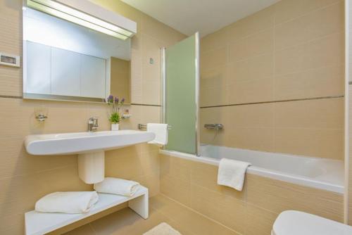 A bathroom at Dubrovnik Luxury Apartment Lapad