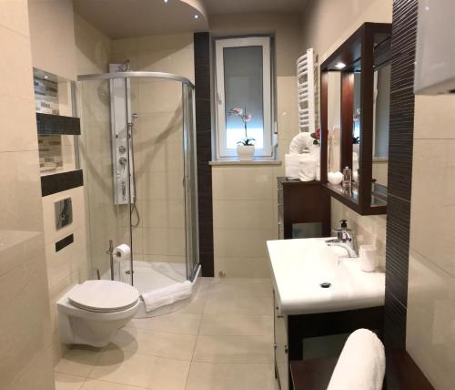 Vonios kambarys apgyvendinimo įstaigoje Apartment Family Krakow