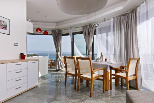 A general sea view or a sea view taken from az apartmanhoteleket