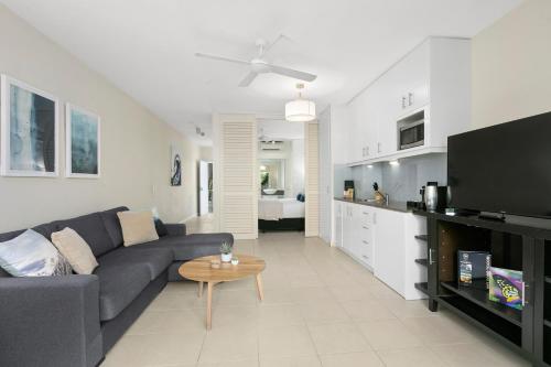 Cuisine ou kitchenette dans l'établissement Elysium Private Apartments at Beach Club & Spa