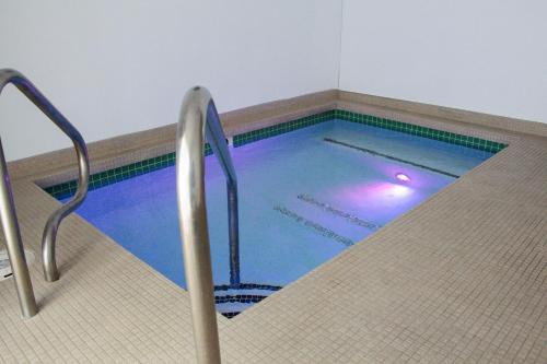 a indoor swimming pool with a lit up swimming pool at Aqua Soleil Hotel and Mineral Water Spa in Desert Hot Springs