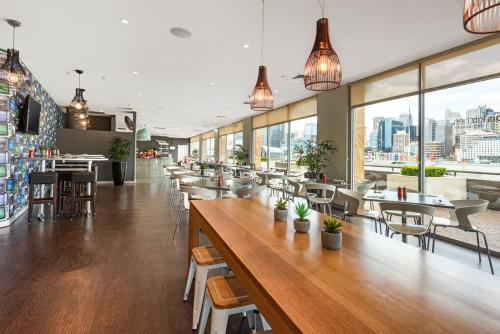 Restoran atau tempat makan lain di ibis Sydney Darling Harbour
