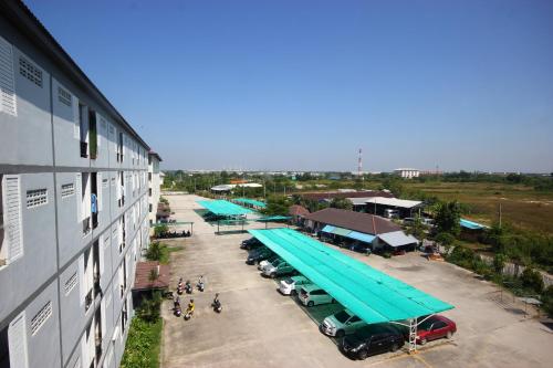 an overhead view of a parking lot next to a building at Matini Amata in Ban Hua Phai
