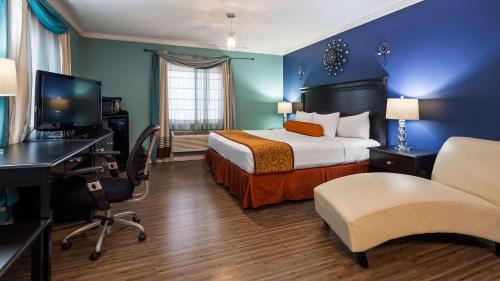 a hotel room with a bed and a desk at Hotel Lincoln Inn on Route 66 and near I-55 in Lincoln