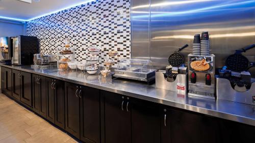
a large kitchen with a large counter top at Best Western McCarran Inn in Las Vegas
