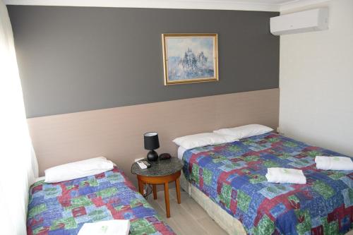 Ένα ή περισσότερα κρεβάτια σε δωμάτιο στο Civic Motor Inn