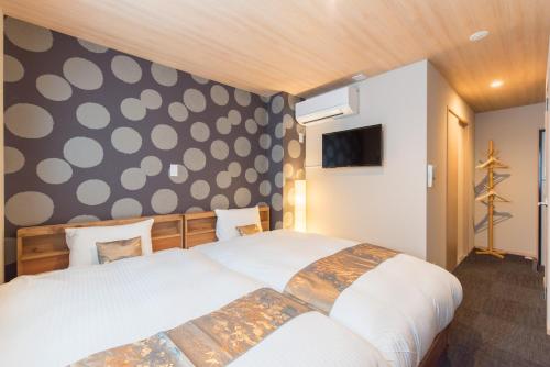 Ένα ή περισσότερα κρεβάτια σε δωμάτιο στο Stay SAKURA Kyoto Station South I