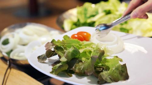 ホテルの敷地内または近くでの食事または食べ物