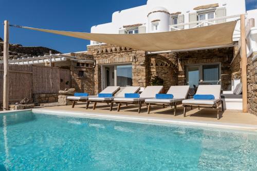 Kolam renang di atau dekat dengan Mykonos Divino