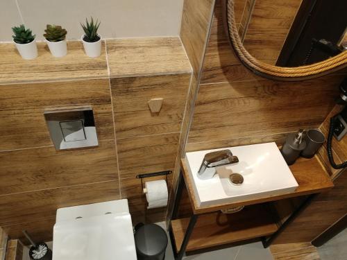 DOR Apartment tesisinde bir banyo