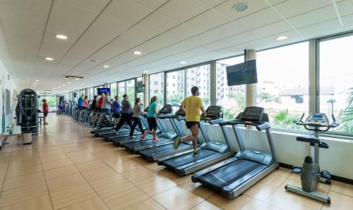 a group of people running on treadmills in a gym at Suittes Hotel in Algeciras