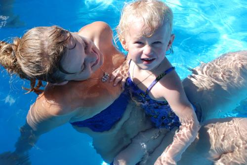 a woman and a child in the swimming pool at Hytteby – Hanstholm Camping – Thy Feriepark in Hanstholm