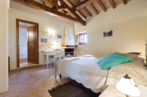 Ένα ή περισσότερα κρεβάτια σε δωμάτιο στο Casale in Teverina