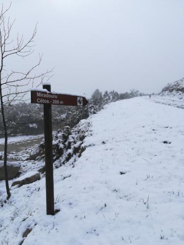 a street sign in the snow on a hill at Casa Celeste in Castro Daire