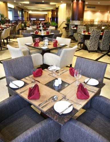 Restaurace v ubytování Aston Samarinda Hotel and Convention Center