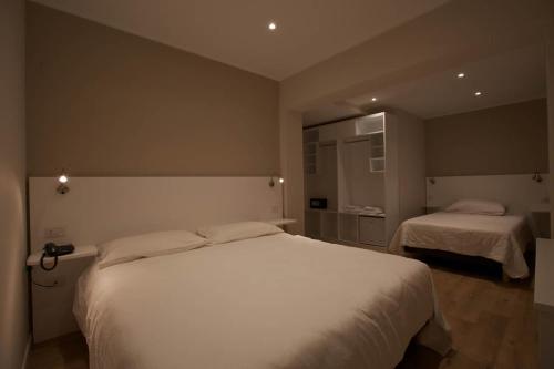 A bed or beds in a room at Onorati Hotel