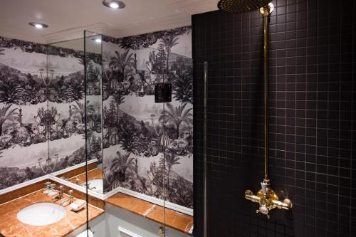 a bathroom with a shower and a sink at One Devonshire Gardens a Hotel Du Vin in Glasgow