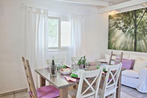 a dining room with a table and chairs at Lili Luxury Cottage in Gaios