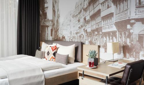 Cama ou camas em um quarto em Living Hotel Frankfurt