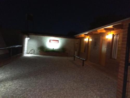 a dark room with lights on the side of a building at Quedate Apart Hotel in Correa