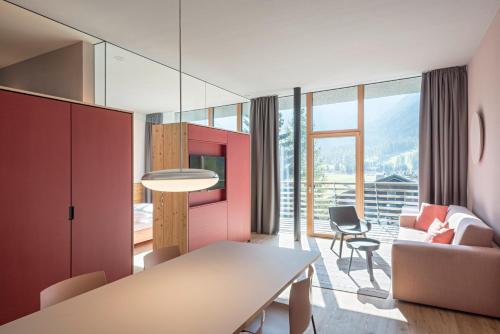 Dapur atau dapur kecil di Paramount Alma Suites Sexten