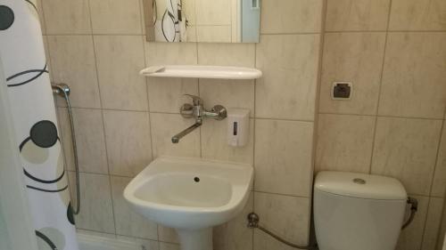 Un baño de Hotel Eden 24h