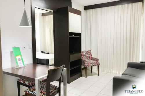 Ruang duduk di Triângulo Apart Hotel