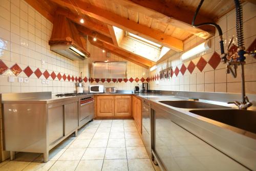 Η κουζίνα ή μικρή κουζίνα στο Chalet les trois coeurs