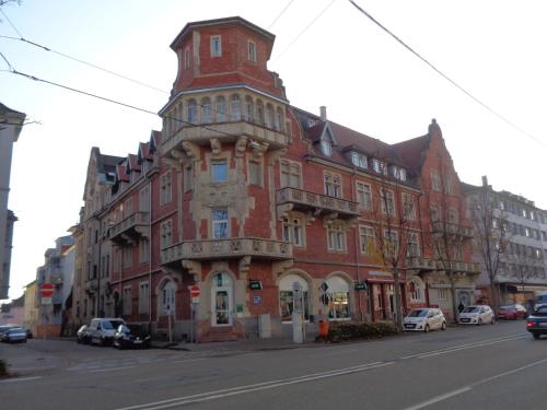 Edificio en el que se encuentra el hostal o pensión