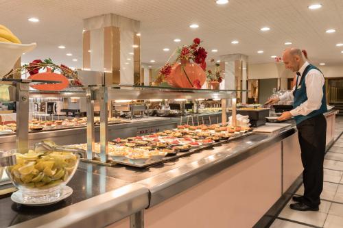 Mad på hotellet eller i nærheden