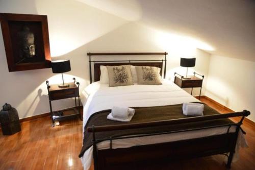 Lova arba lovos apgyvendinimo įstaigoje Montejunto Villas-Casa do Esquilo