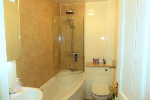 Bathroom sa Skene Terrace Apartments