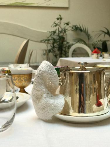a silver tea pot sitting on a table at Hotel & Residenza 100 Torri in Ascoli Piceno