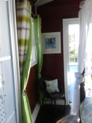 Ruang duduk di Palm Cottage