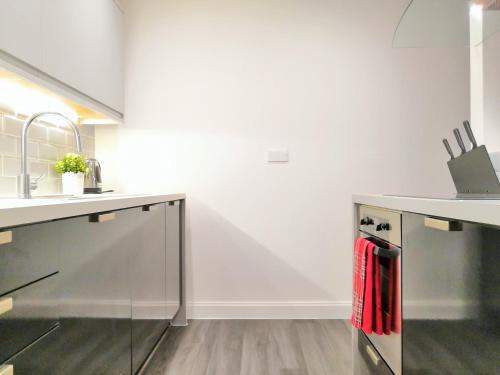 Ảnh trong thư viện ảnh của Comfy Birmingham City Center Apartment at Inge Street By HF Group ở Birmingham