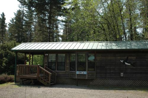 a small cabin with a porch and a roof at Park Motel and Cabins in Florence