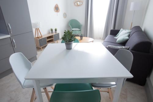 a white table and chairs in a living room at 1834&Spa Colmar in Colmar