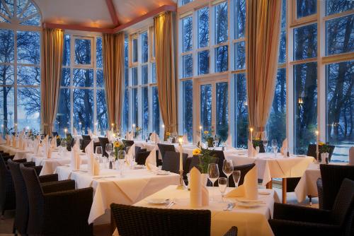 ห้องอาหารหรือที่รับประทานอาหารของ Ringhotel Hohe Wacht