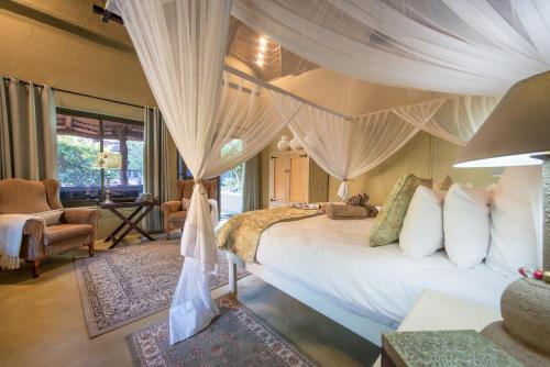 A bed or beds in a room at Kambaku Safari Lodge