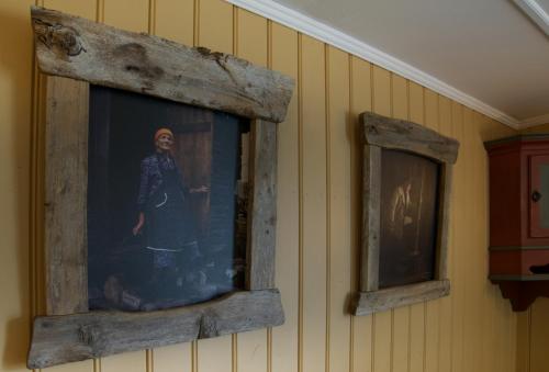 a picture of a woman in a window on a wall at Seljord Hotel - Unike Hoteller in Seljord