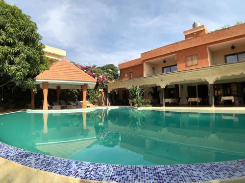 Bazén v ubytování HOTEL Le Clos Des Papillons nebo v jeho okolí