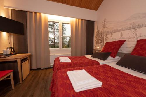Postel nebo postele na pokoji v ubytování Hotel Ylläsrinne