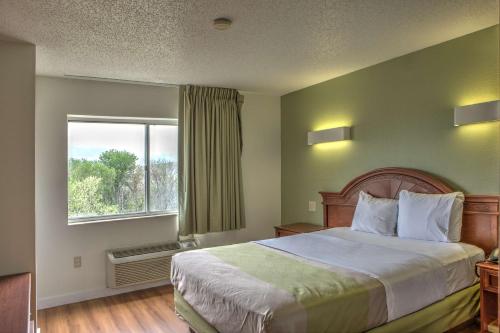 a bedroom with a large bed and a window at Motel 6-Dallas, TX - Northwest in Dallas