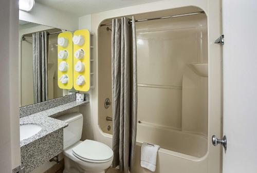 A bathroom at Motel 6-Binghamton, NY