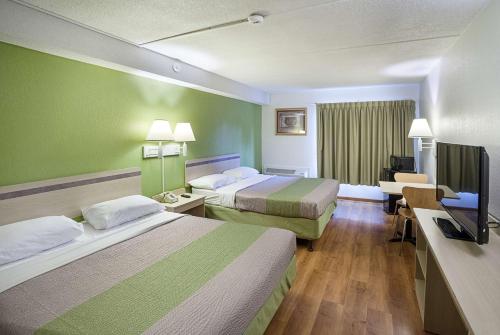 Säng eller sängar i ett rum på Motel 6-Binghamton, NY