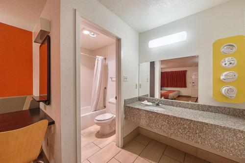 A bathroom at Motel 6-San Antonio, TX - Fiesta Trails