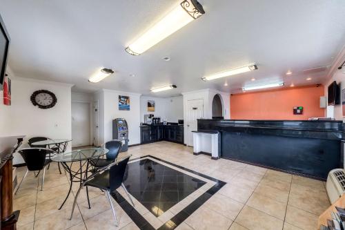 a large living room with a table and chairs at Motel 6 San Antonio, TX - Frost Bank Center in San Antonio