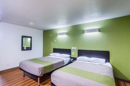 Ένα ή περισσότερα κρεβάτια σε δωμάτιο στο Motel 6-Childress, TX