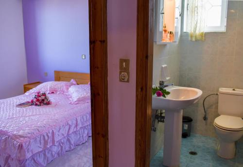 Koupelna v ubytování ANEMOS HOLIDAYS HOUSE